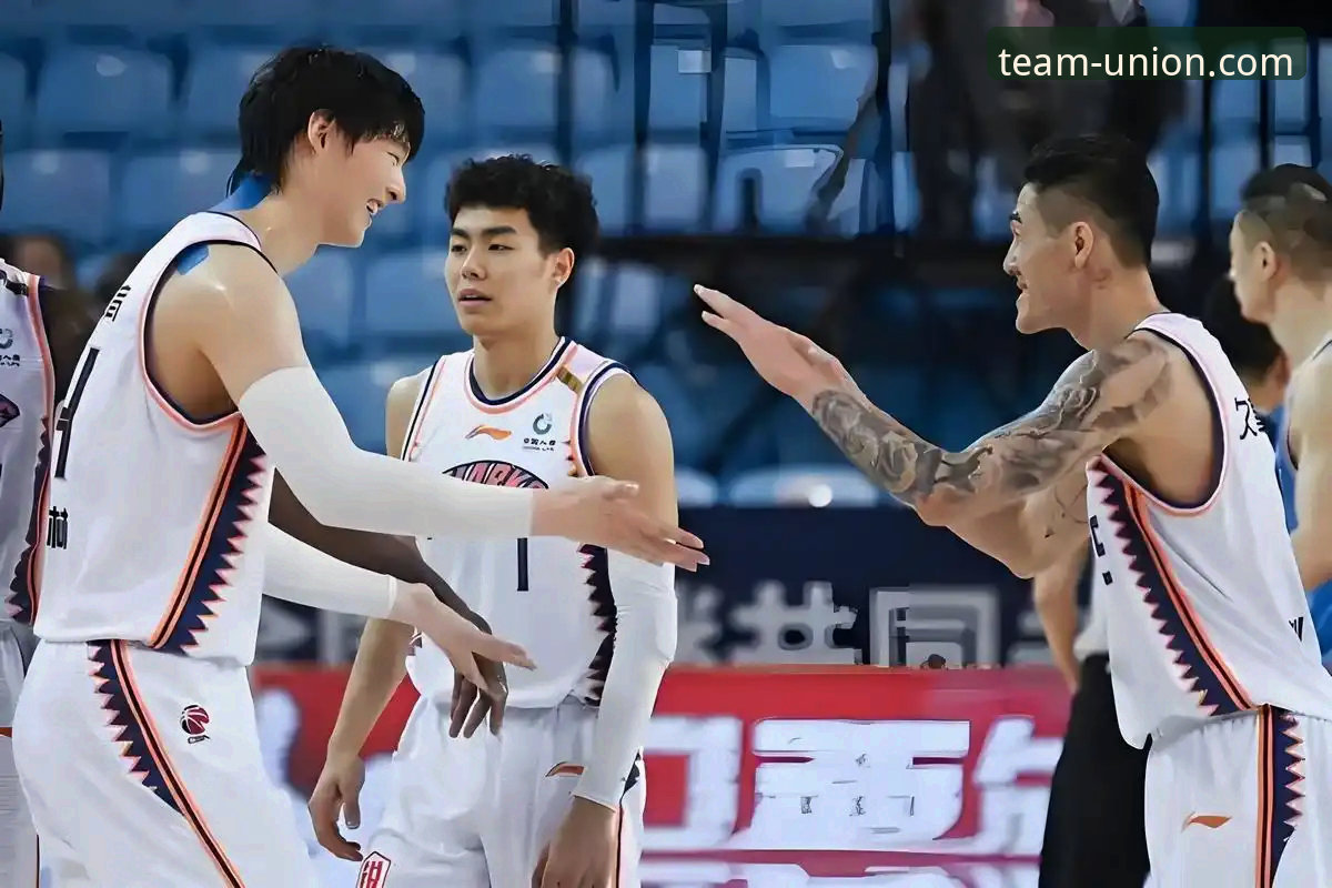 上海男篮12连胜背后的战术逻辑与平台观赛体验深度解析